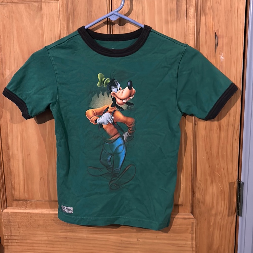 adorable goofy t-shirt!